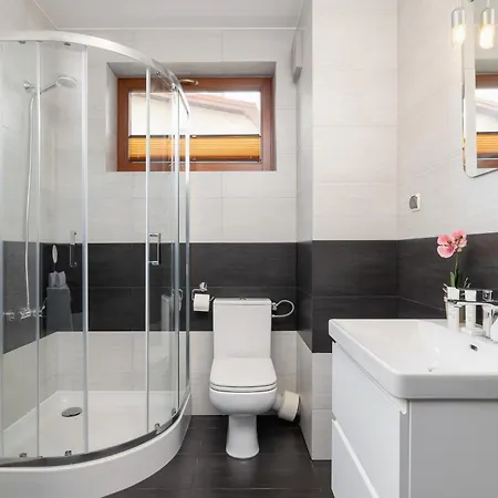 Luxury With Furnished Balcony, Parking And Desk In Cracow By Renters Prestige Краков