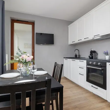 Luxury With Furnished Balcony, Parking And Desk In Cracow By Renters Prestige Краков