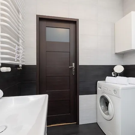 Apartment Luxury With Furnished Balcony, Parking And Desk In Cracow By Renters Prestige *