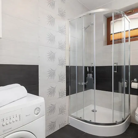 Apartment Luxury With Furnished Balcony, Parking And Desk In Cracow By Renters Prestige