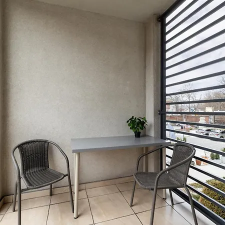 Luxury With Furnished Balcony, Parking And Desk In Cracow By Renters Prestige Apartamento